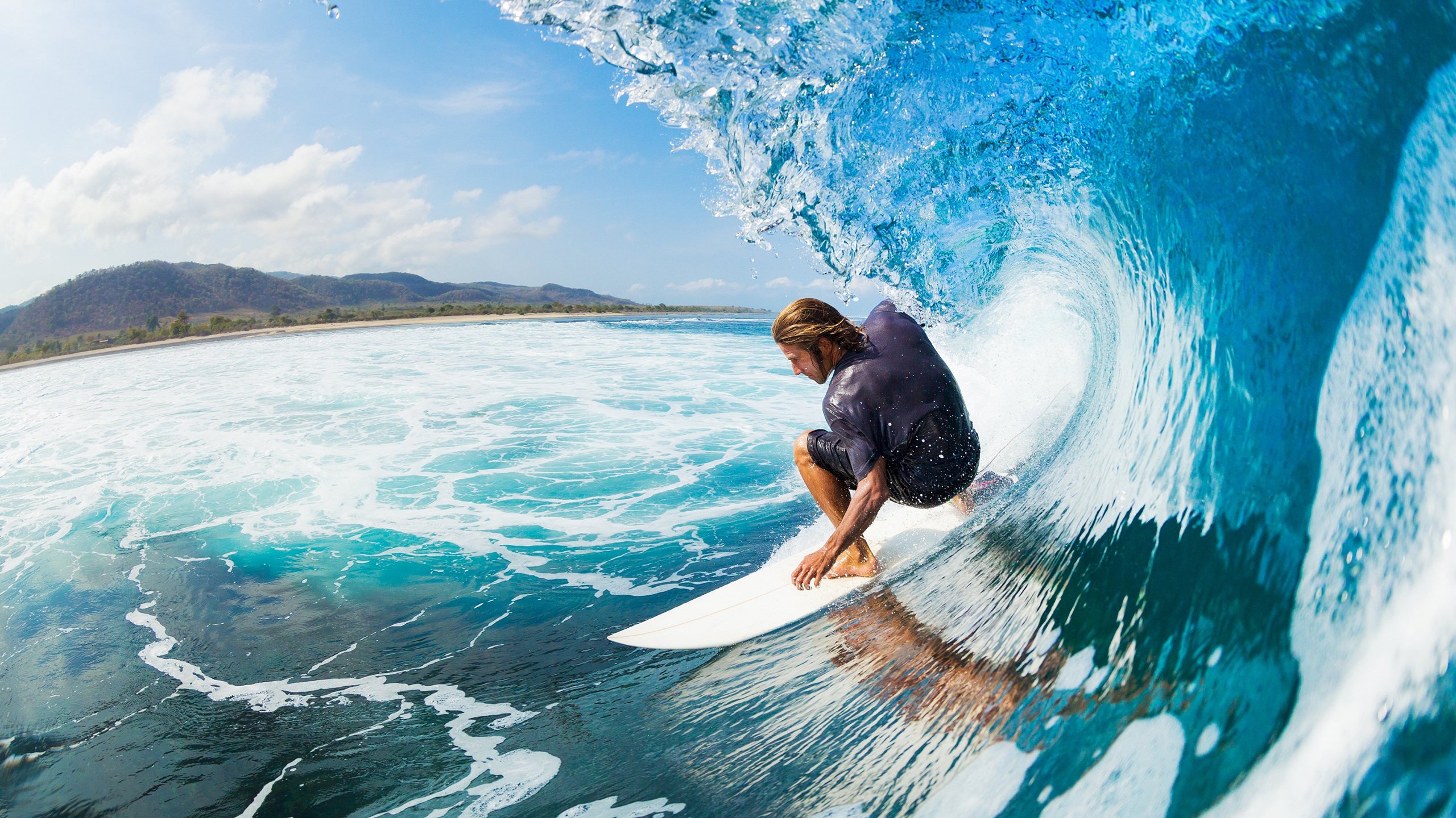 伊朗球员自带羊毛披肩登场,被赞“中东骑士”,伊朗国家队队服